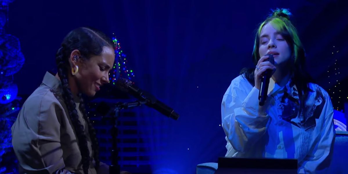 Alicia Keys y Billie Eilish interpretando 'ocean eyes' en directo