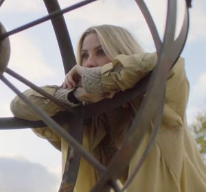 Ellie Goulding en el vídeo de 'River' Ellie Goulding en el vídeo de 'River'