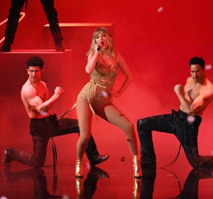 Taylor Swift durante su actuación en los AMAs 2019 Taylor Swift durante su actuación en los AMAs 2019