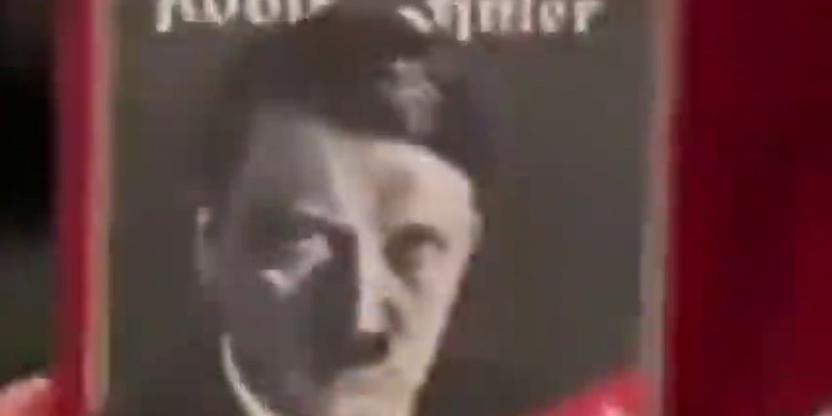 La confusión de un abuelo al regalar a su nieto el 'Mein Kampf' de Hitler en vez del videojuego 'Minecraft'