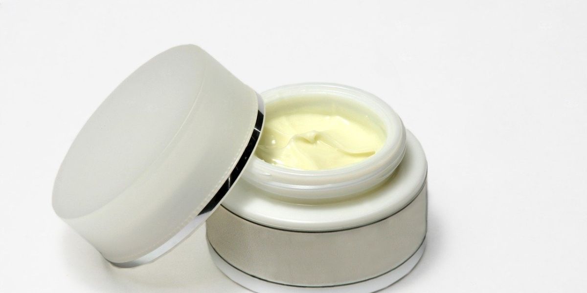 Imagen de archivo de una crema facial.