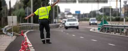 Guardia Civil en un control de Tráfico Guardia Civil en un control de Tráfico