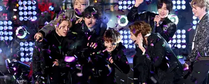 BTS actuando en Times Square BTS actuando en Times Square