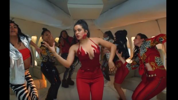 Rosalía en el vídeo 'Con Altura'