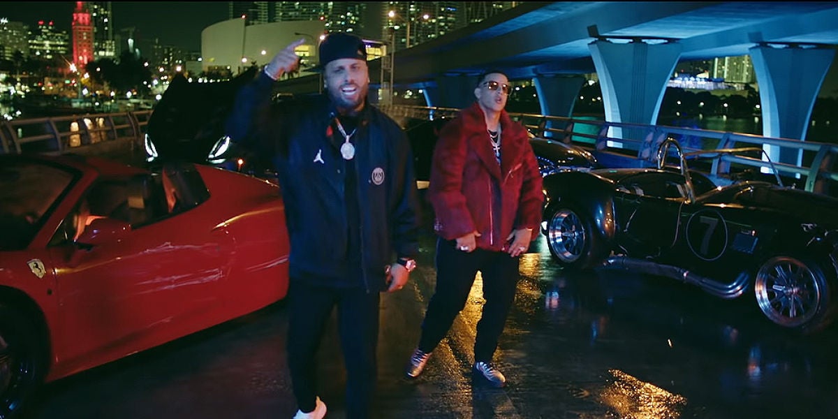 Daddy Yankee y Nicky Jam en el vídeo de 'Muévelo'
