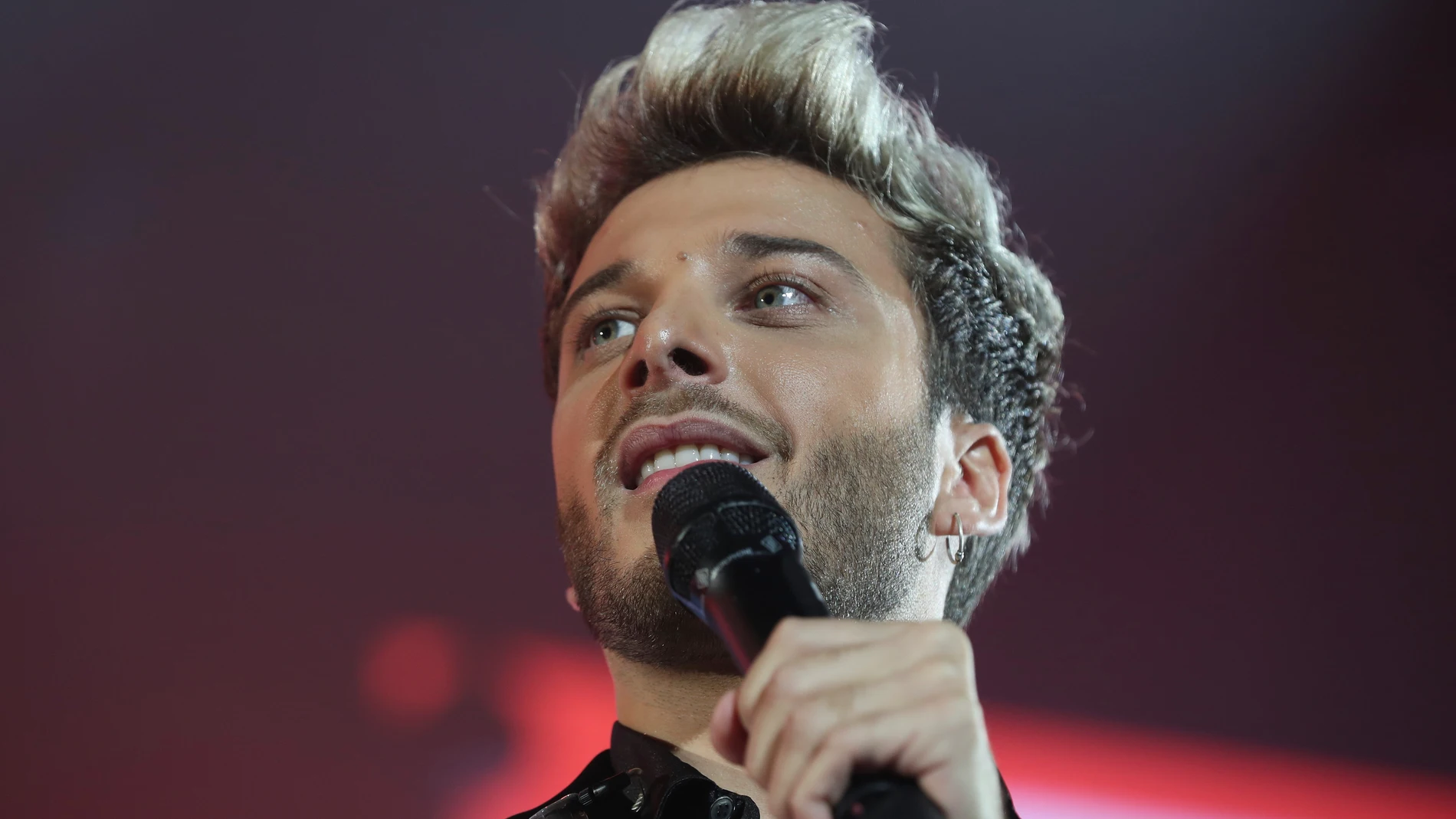 Blas Cantó durante una actuación Blas Cantó durante una actuación