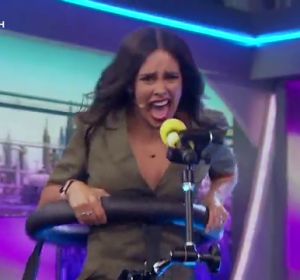 Cristina Pedroche da el 'cante' en un innovador micrófono oscilante en 'El Hormiguero 3.0' Cristina Pedroche da el 'cante' en un innovador micrófono oscilante en 'El Hormiguero 3.0'