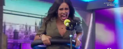 Cristina Pedroche da el 'cante' en un innovador micrófono oscilante en 'El Hormiguero 3.0' Cristina Pedroche da el 'cante' en un innovador micrófono oscilante en 'El Hormiguero 3.0'