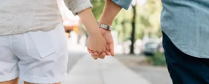 Una pareja de la mano Una pareja de la mano