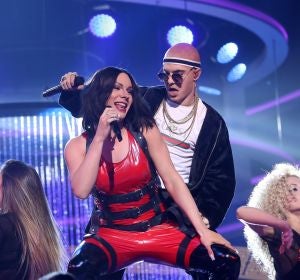 Gemeliers perrean al ritmo de ‘Mayores’ como Becky G y Bad Bunny Gemeliers perrean al ritmo de ‘Mayores’ como Becky G y Bad Bunny