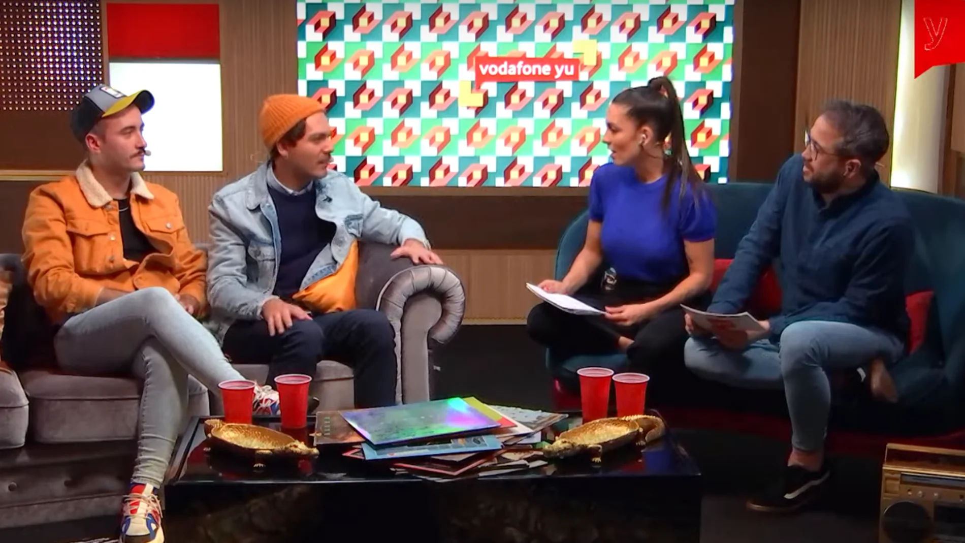 Miss Caffeina y Varry Brava en 'yu, no te pierdas nada' Miss Caffeina y Varry Brava en 'yu, no te pierdas nada'