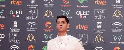  El actor y realizador, Eduardo Casanova, a su llegada a la entrega de los Premios Goya 2020