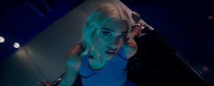 Dua Lipa en el videoclip de 'Physical'