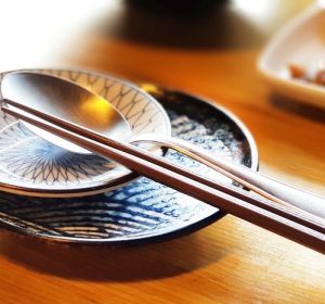 Comer en un restaurante chino, japonés o coreano Comer en un restaurante chino, japonés o coreano