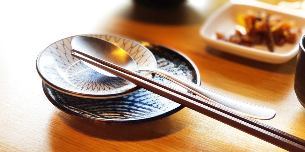 Comer en un restaurante chino, japonés o coreano