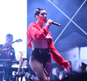 Halsey durante una actuación Halsey durante una actuación