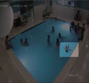 El agónico rescate de un niño de dos años que se estaba ahogando en una piscina sin que nadie se diera cuenta El agónico rescate de un niño de dos años que se estaba ahogando en una piscina sin que nadie se diera cuenta