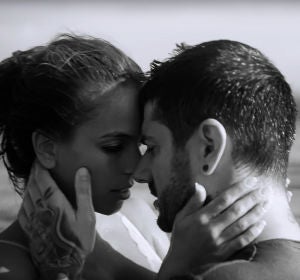 Julia Nakamatsu y Melendi en el vídeo de 'La chica perfecta' Julia Nakamatsu y Melendi en el vídeo de 'La chica perfecta'
