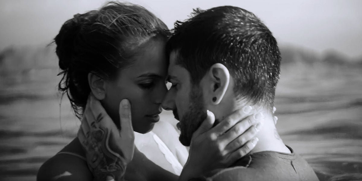 Julia Nakamatsu y Melendi en el vídeo de 'La chica perfecta'