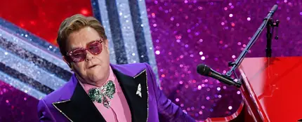 Elton John durante una actuación Elton John durante una actuación