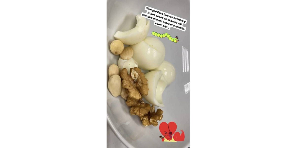 Cristina Pedroche muestra los huevos duros con nueces que lleva en el bolso