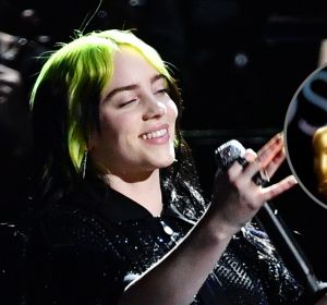 Billie Eilish interpretando 'No Time To Die' Billie Eilish interpretando 'No Time To Die'