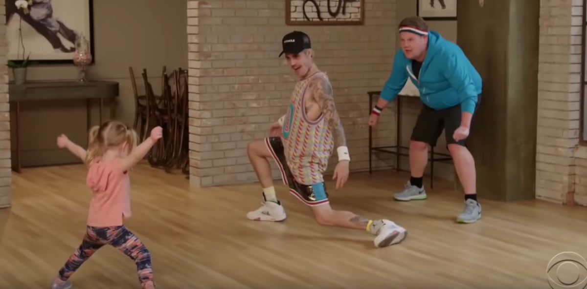 Justin Bieber enamora bailando 'Baby' con niños, junto a James Corden