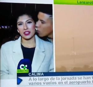 Imagen de la periodista que sufrió acoso machista en pleno directo en Canarias Imagen de la periodista que sufrió acoso machista en pleno directo en Canarias