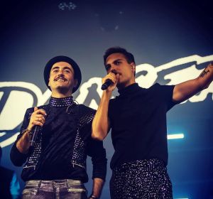 Óscar Ferrer de Varry Brava y Alberto Jiménez de Miss Caffeina en un concierto de Dancetería Óscar Ferrer de Varry Brava y Alberto Jiménez de Miss Caffeina en un concierto de Dancetería