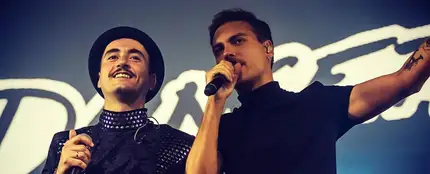 Óscar Ferrer de Varry Brava y Alberto Jiménez de Miss Caffeina en un concierto de Dancetería Óscar Ferrer de Varry Brava y Alberto Jiménez de Miss Caffeina en un concierto de Dancetería