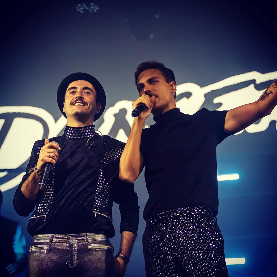 Óscar Ferrer de Varry Brava y Alberto Jiménez de Miss Caffeina en un concierto de Dancetería