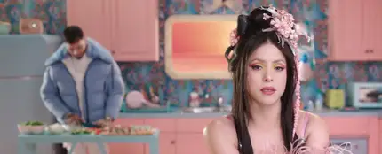 Shakira y Anuel AA en el videoclip de 'Me Gusta' Shakira y Anuel AA en el videoclip de 'Me Gusta'