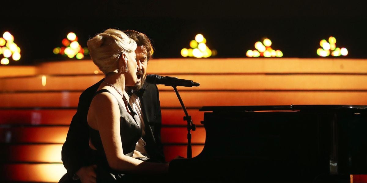 La mágica actuación de Rocío Madrid y Álex O'Dogherty como Lady Gaga y Bradley Cooper en ‘Shallow’