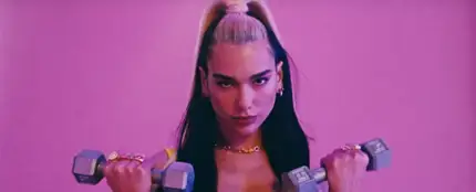 Dua Lipa en la nueva versión del vídeo de 'Physical' Dua Lipa en la nueva versión del vídeo de 'Physical'