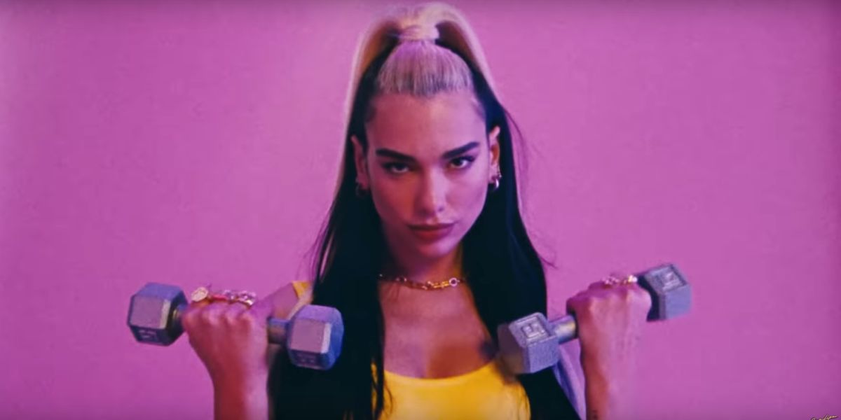 Dua Lipa en la nueva versión del vídeo de 'Physical'