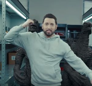 Eminem en el vídeo de Godzilla Eminem en el vídeo de Godzilla