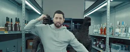 Eminem en el vídeo de Godzilla Eminem en el vídeo de Godzilla