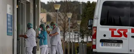 Sanitarios atendiendo en la crisis del coronavirus Sanitarios atendiendo en la crisis del coronavirus