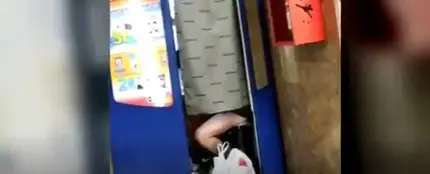 Pillados manteniendo sexo en un fotomatón del metro de Barcelona Pillados manteniendo sexo en un fotomatón del metro de Barcelona