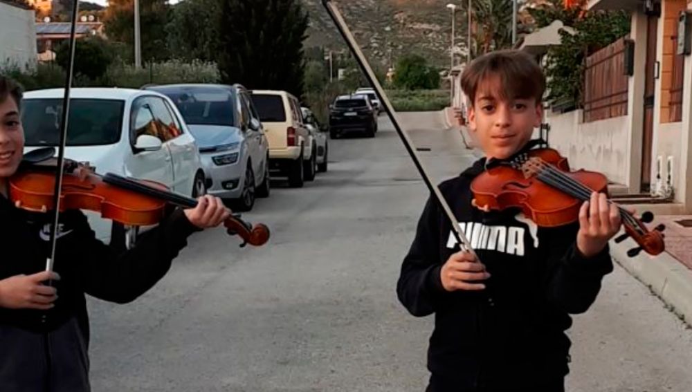 Mirko y Valerio, hermanos violinistas italianos