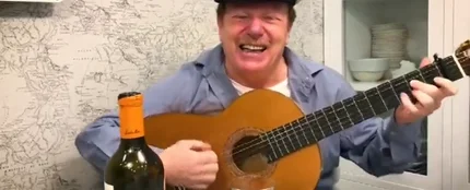 La parodia de Los Morancos durante la cuarentena: "Cuando estoy muy agobiao mi perro me saca a pasear" La parodia de Los Morancos durante la cuarentena: "Cuando estoy muy agobiao mi perro me saca a pasear"