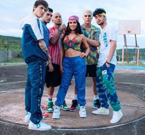 Natti Natasha y CNCO en el videoclip de 'Honey Boo' Natti Natasha y CNCO en el videoclip de 'Honey Boo'