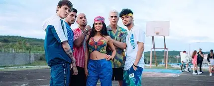 Natti Natasha y CNCO en el videoclip de 'Honey Boo' Natti Natasha y CNCO en el videoclip de 'Honey Boo'
