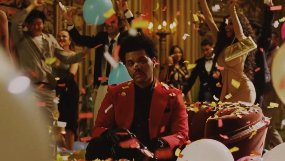 The Weeknd en el vídeo de 'Until I Bleed Out'
