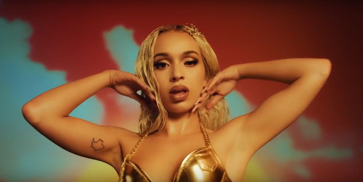 Bad Gyal en el videoclip de 'Tu Eres Un Bom Bom (Remix)'