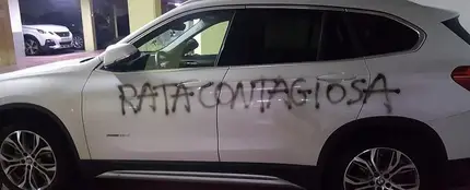 El mensaje que le han pintado a una ginecóloga de Barcelona en el coche El mensaje que le han pintado a una ginecóloga de Barcelona en el coche