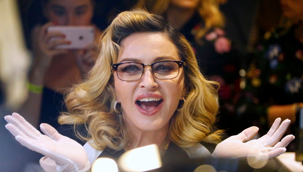 Madonna durante la presentación de su perfume MDNA SKIN