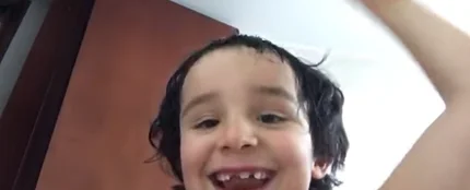 El vídeo viral de un niño enseñando a cortarse el pelo El vídeo viral de un niño enseñando a cortarse el pelo