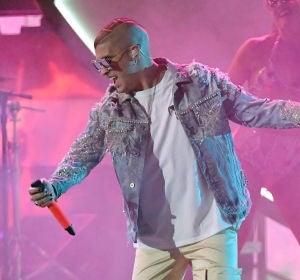 Bad Bunny durante su actuación en los Latin Grammy 2019 Bad Bunny durante su actuación en los Latin Grammy 2019