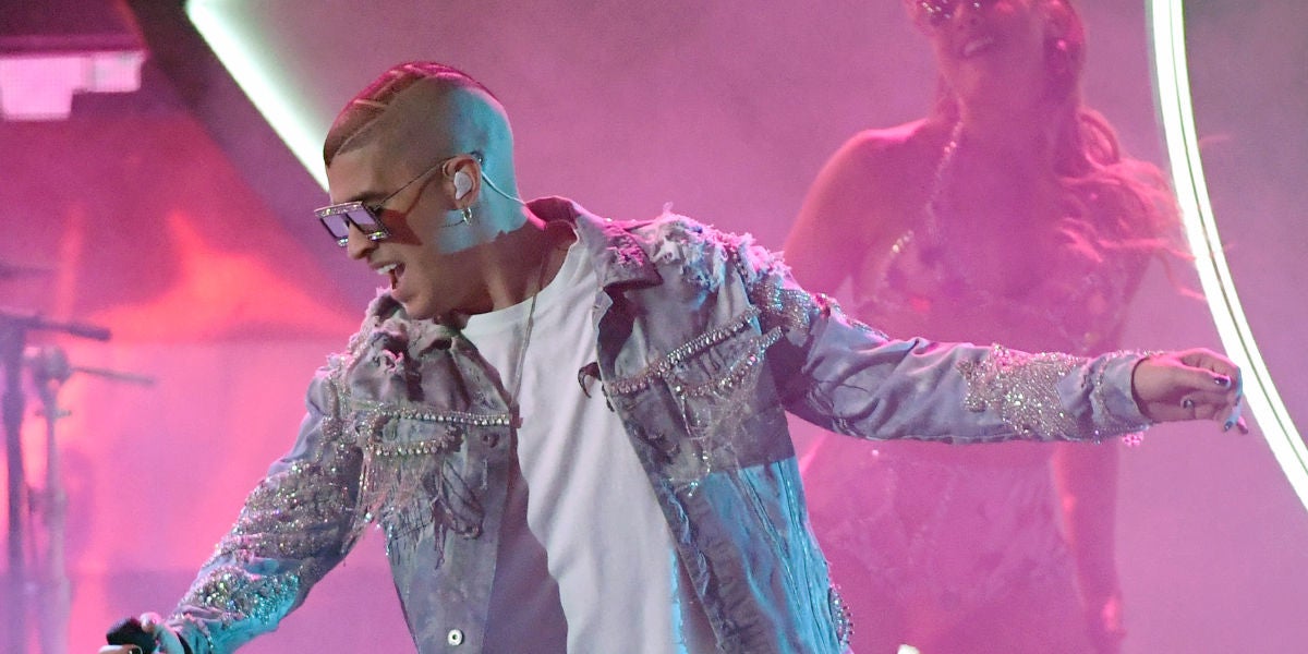 Bad Bunny durante su actuación en los Latin Grammy 2019